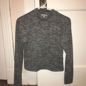 Very soft gray crop top/turtle neck